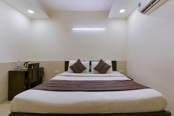 Room 16 of 37