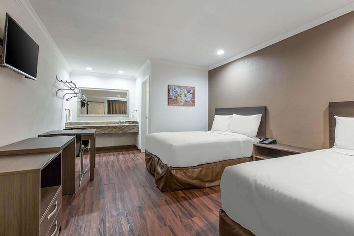 2 Double Beds (1 of 8)