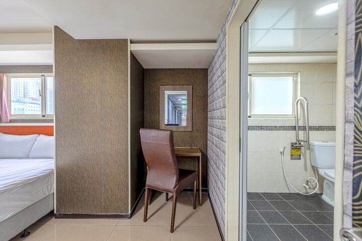 Room 34 of 81