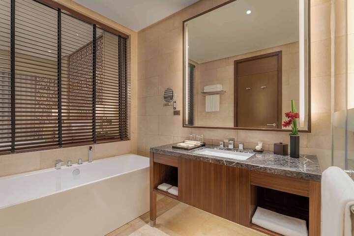 Room 10 of 34