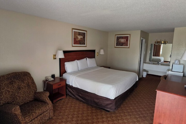 Room 4 of 13