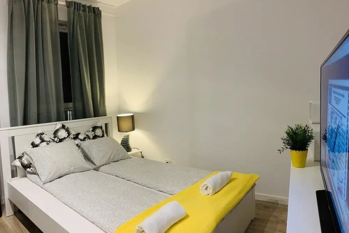 Room 2 of 18