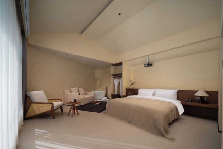 Room 41 of 80