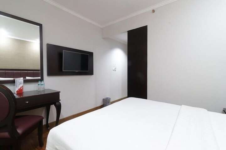 Room 11 of 34