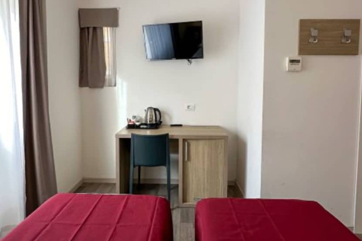 Room 8 of 31