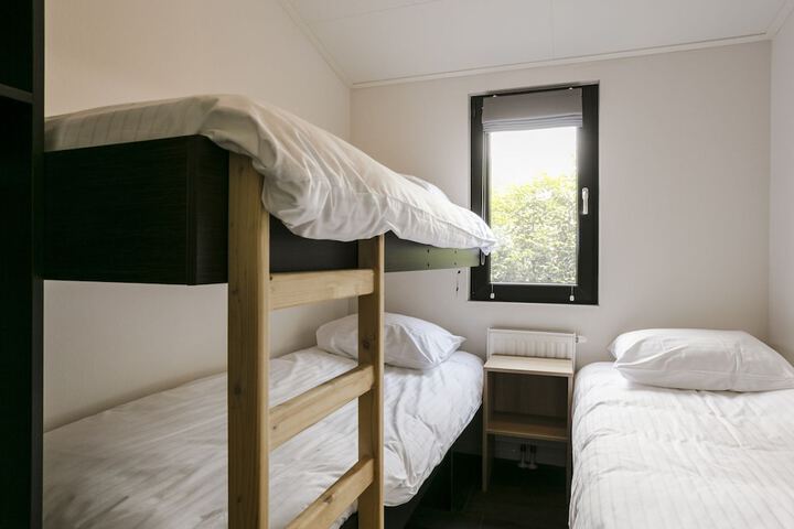 Room 2 of 39