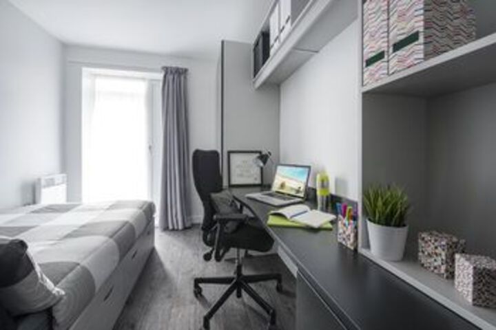 Room 6 of 19