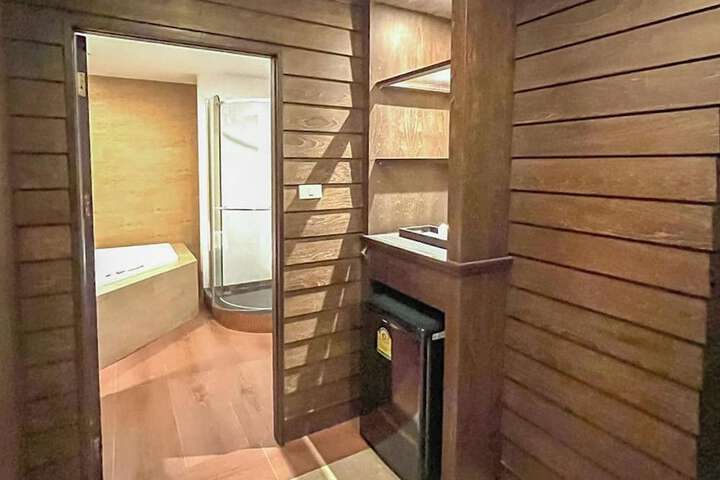 Room 44 of 76