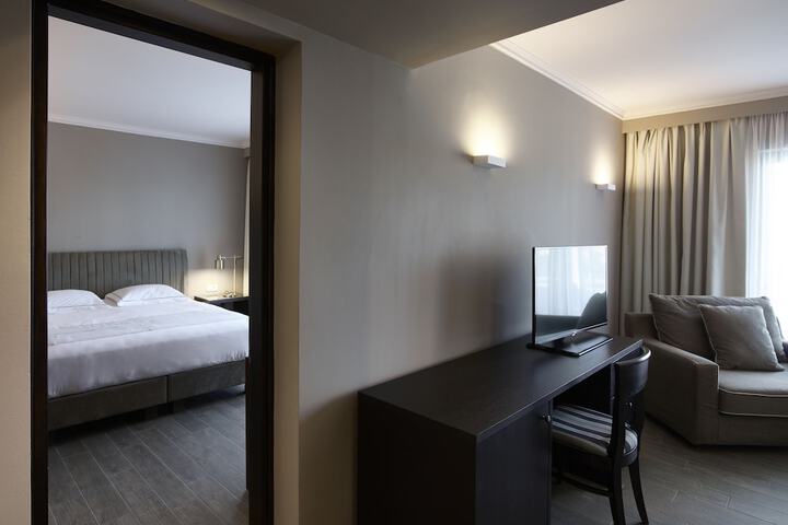 Room 21 of 185