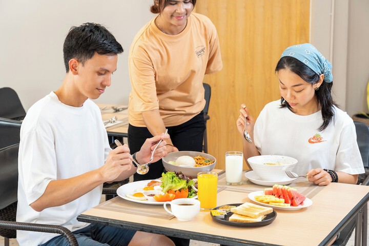 Dining 58 of 65