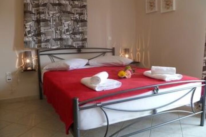 Room 7 of 12