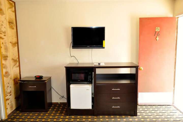 Room 9 of 32