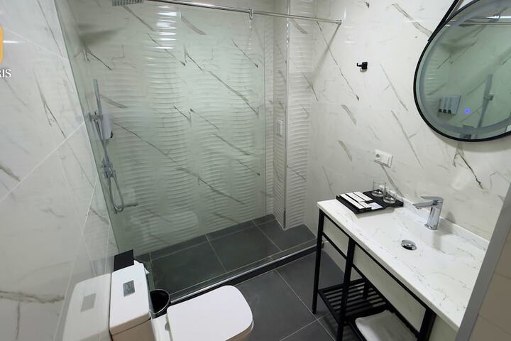 Room 8 of 32