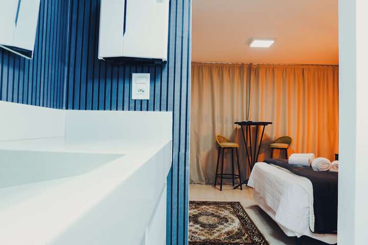 Room 33 of 87
