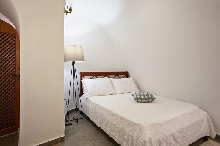 Room 3 of 16