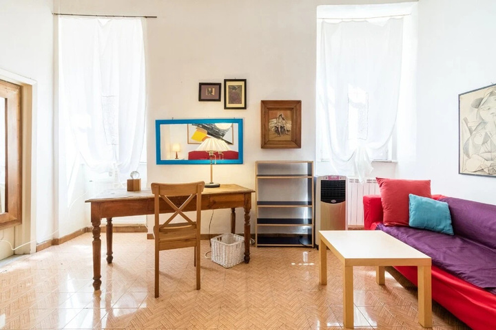 Room 4 of 12