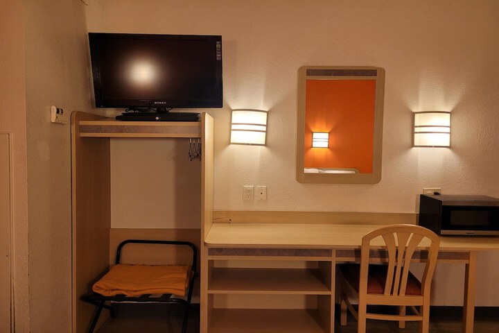 1 Double Bed Accessible (22 of 40)
