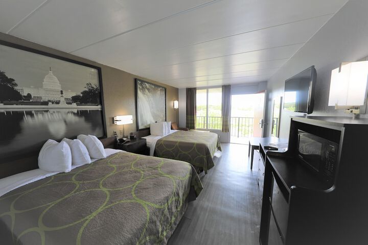 2 Queen Beds (7 of 16)
