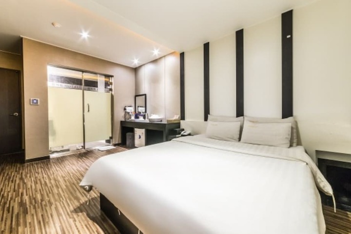 Room 7 of 39