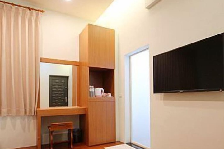 Room 33 of 51
