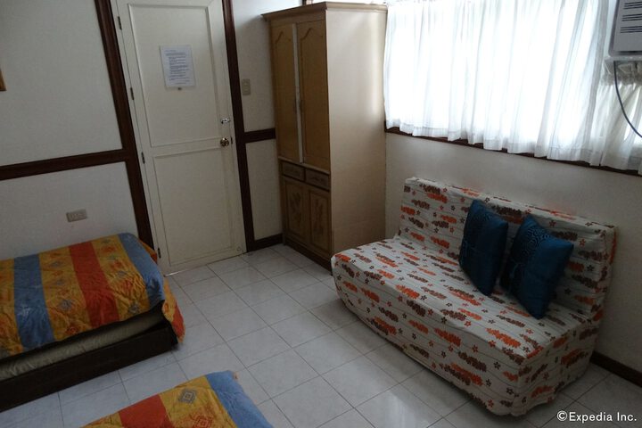 Room 9 of 28