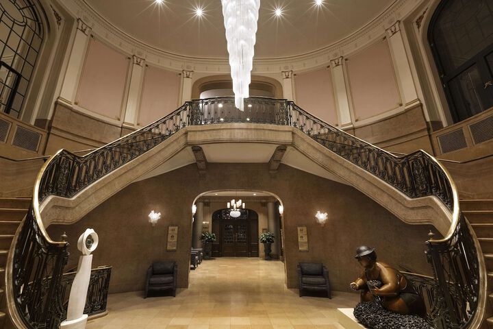 Entrance & Lobby