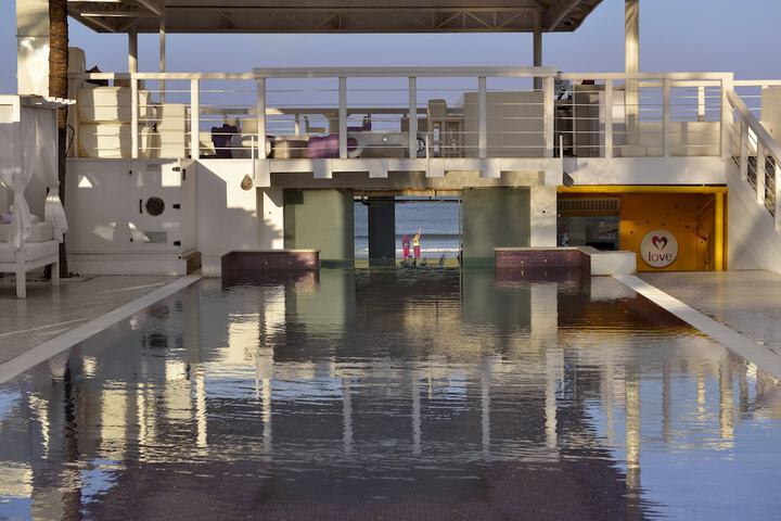 Hotel Pool