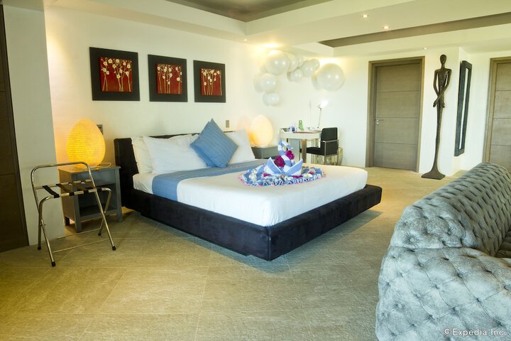 Room 10 of 113
