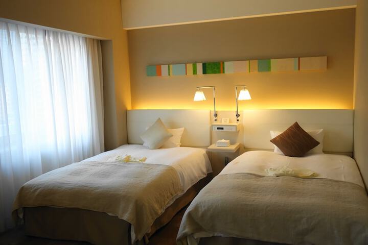 Room 12 of 90