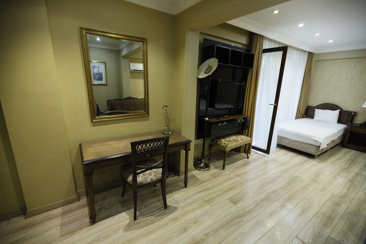 Room 4 of 26
