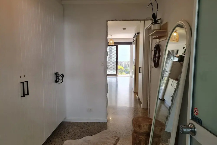 Room 10 of 24