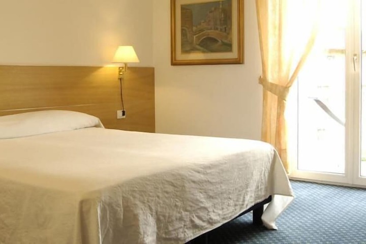 Room 4 of 43