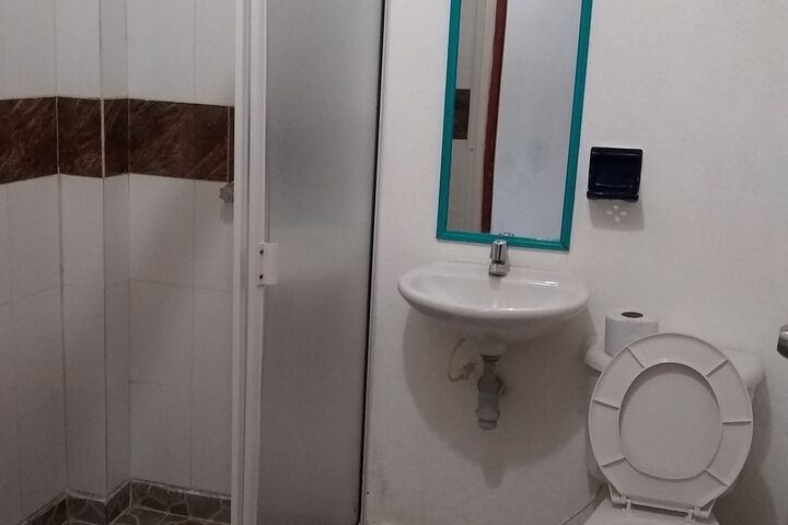Room 4 of 33