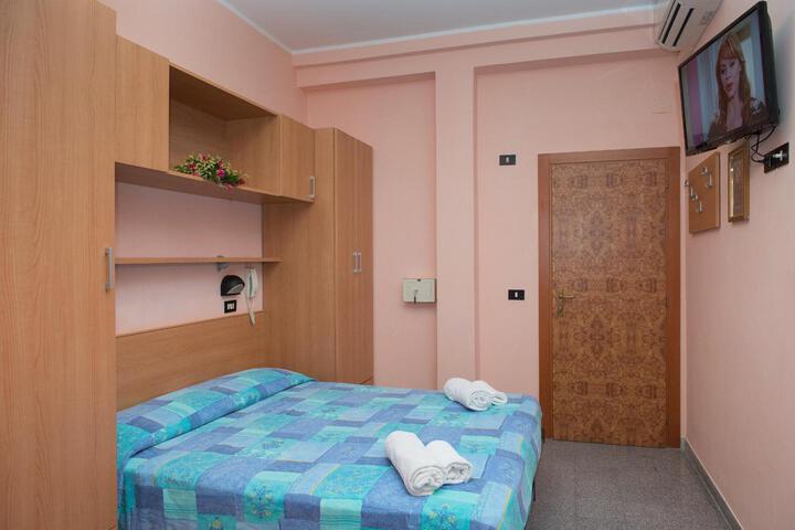 Room 6 of 19