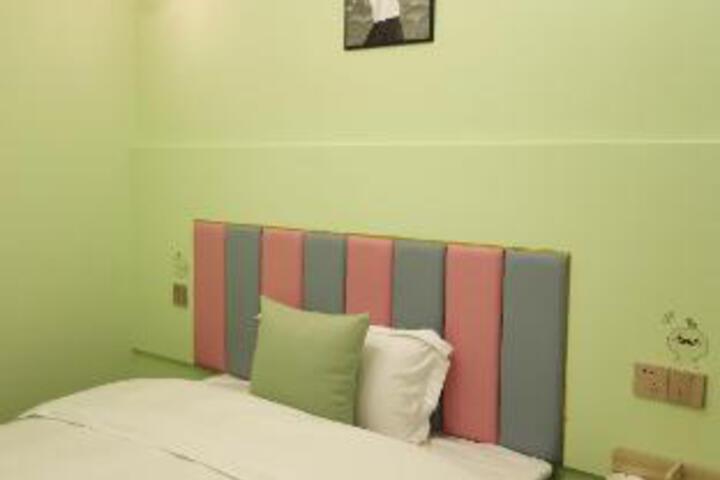 Room 4 of 6
