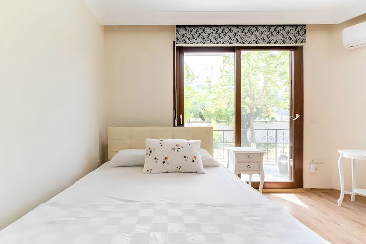 Room 3 of 40