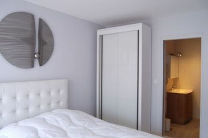 Room 51 of 146