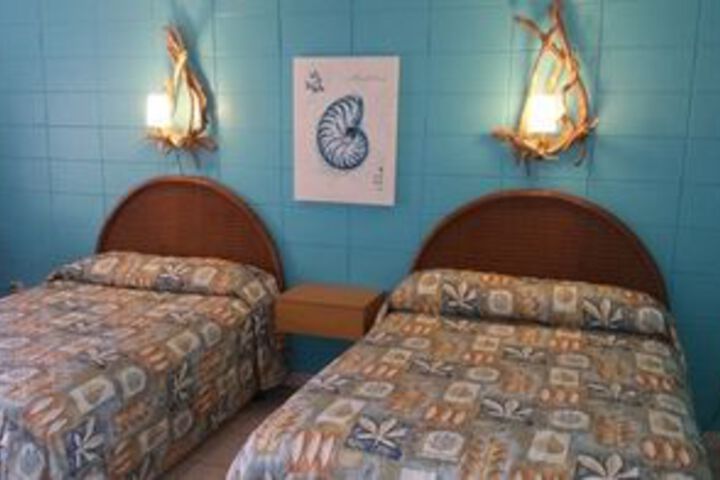 Room 6 of 13