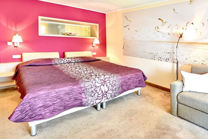 Room 10 of 26