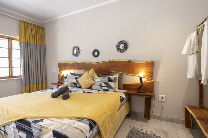 Room 4 of 102