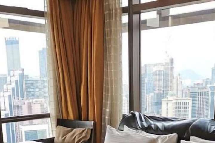 Room 27 of 68