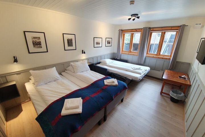 Room 4 of 109