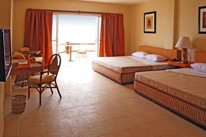 Room 6 of 25