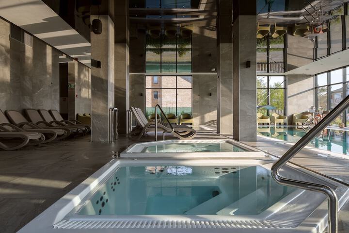Pool 43 of 95