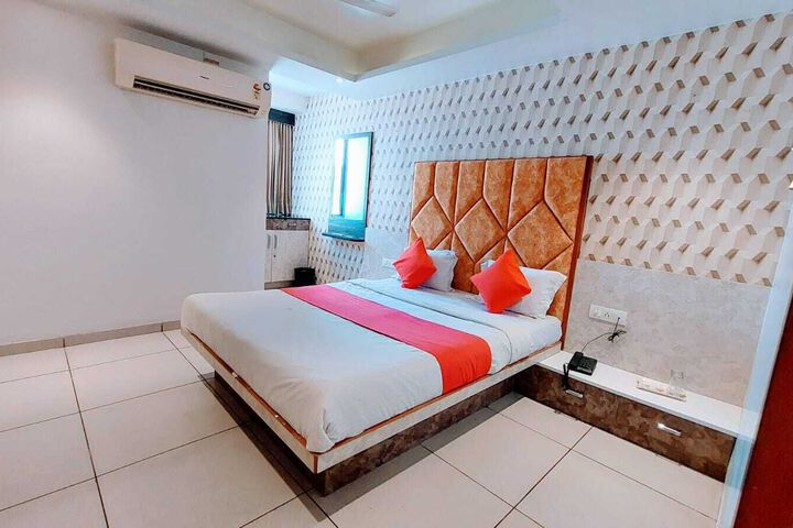 Room 12 of 21