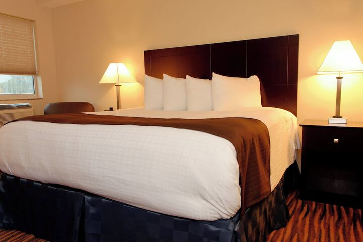 Standard | King Bed (10 of 21)