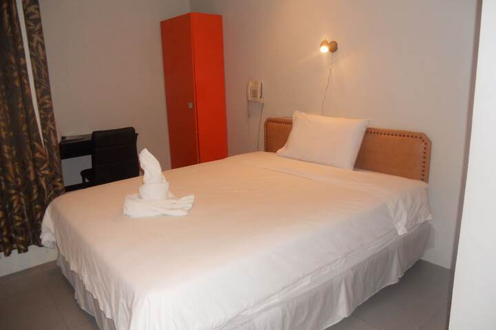 Room 9 of 48