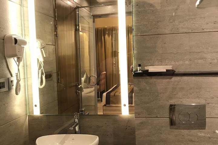 Room 73 of 110
