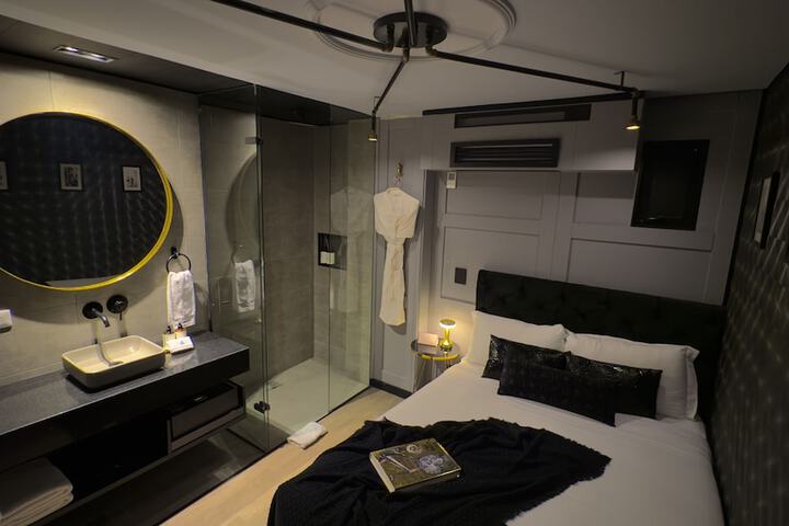 Room 12 of 99