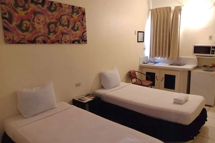 Room 2 of 19